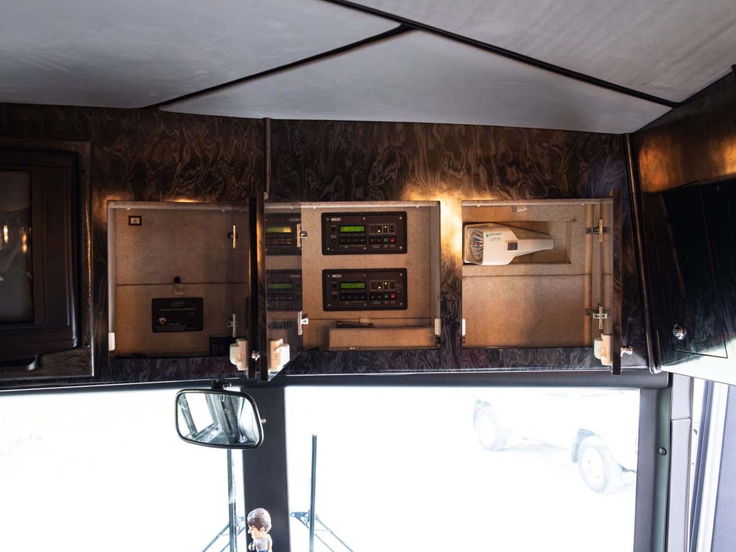 1998_prevost_marathon-xl_98-03175-scaled