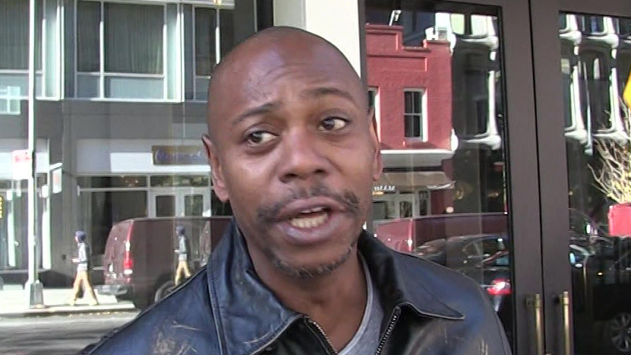 تم إلغاء عرض Dave Chappelle بالمكان بعد رد فعل عنيف ، لكن العرض سيستمر