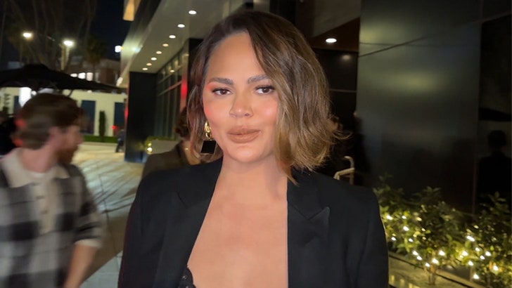 020425_CHRISSY_TEIGEN-KAL