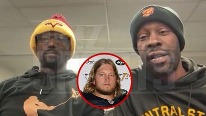 102925_santonio_holmes_leon_washington_kal_v2