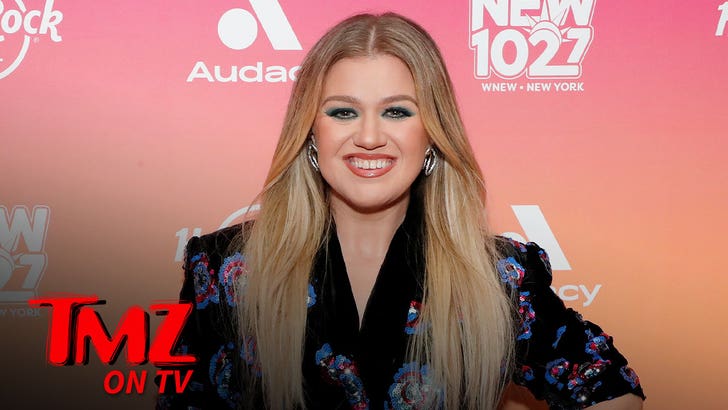 031126_kelly_clarkson_tv_kal