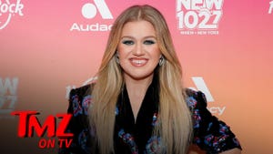 031126_kelly_clarkson_tv_kal
