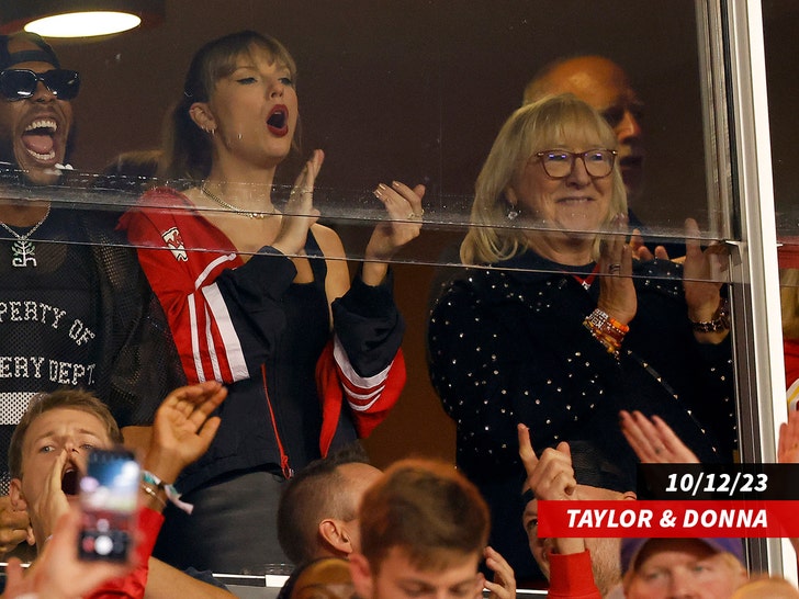Taylor Swift Donna Kelce