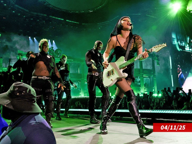 Lady Gaga Coachella sub getty swipe 4