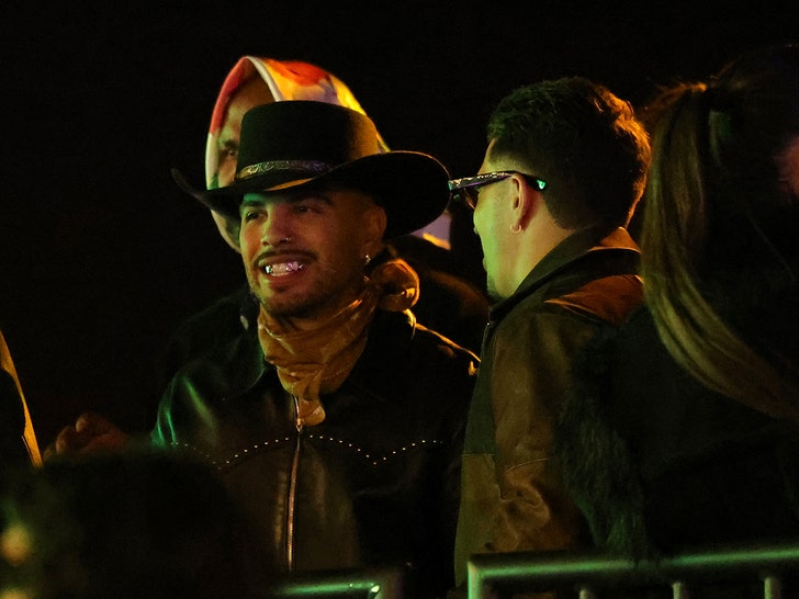 Rauw-Alejandro-neon-carnival-sub-getty-1