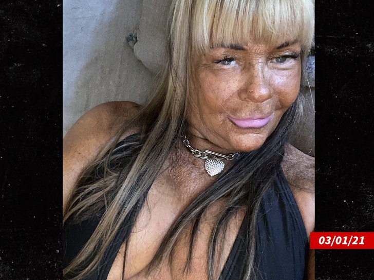 tan mom instagram 3