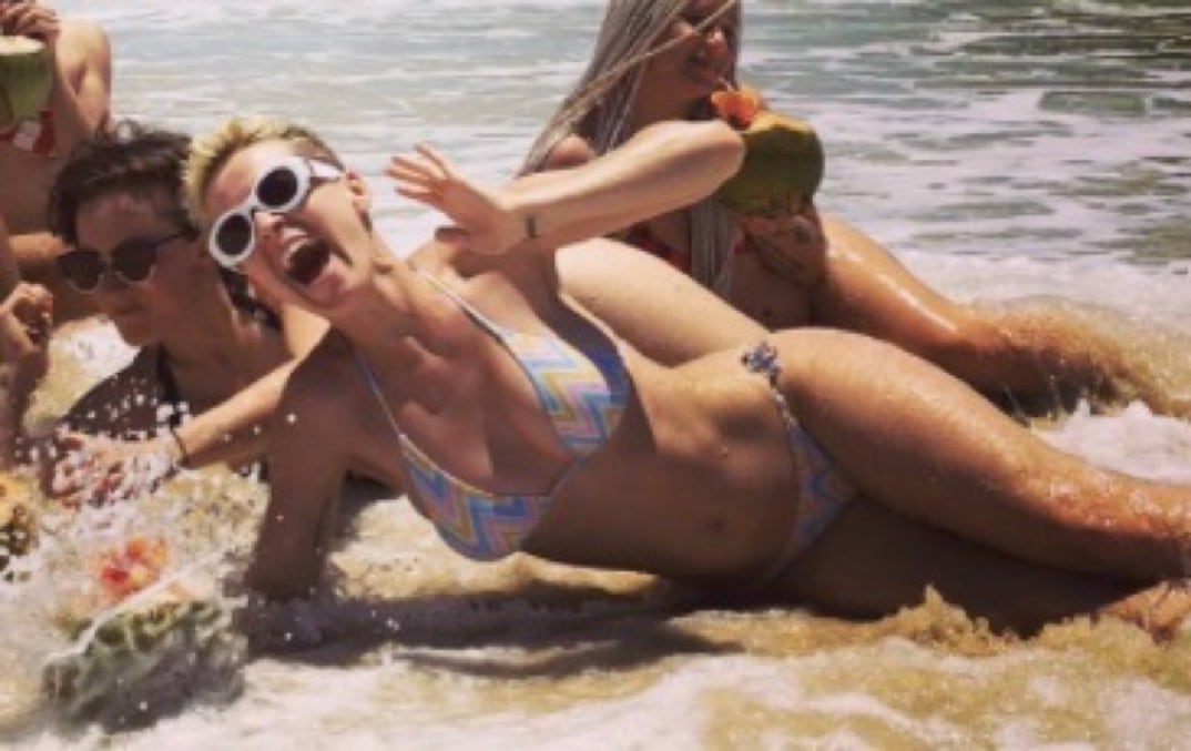 0609_katy_perry_hot_02