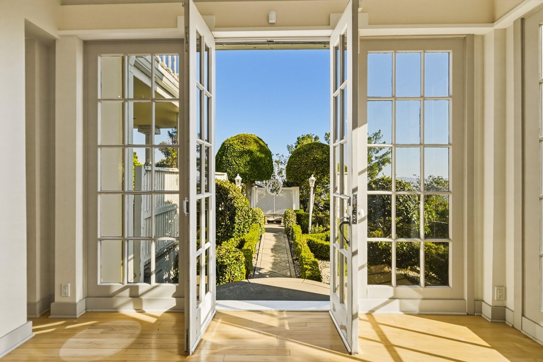 Richard Simmons Hollywood Hills New Photos 8