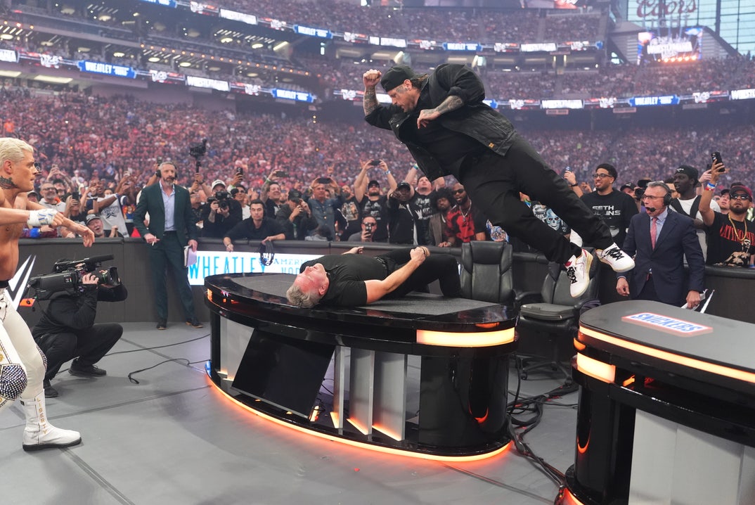 Jelly Roll puts Pat McAfee through a table