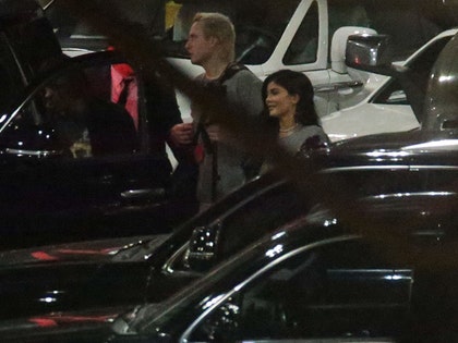 0807-kylie-jenner-travis-scott-splash