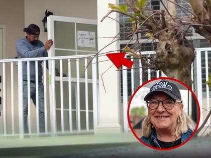 031626_donna_kelce_home_primary