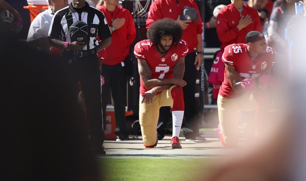 colin kaepernick kneeling football 49ers photos-10