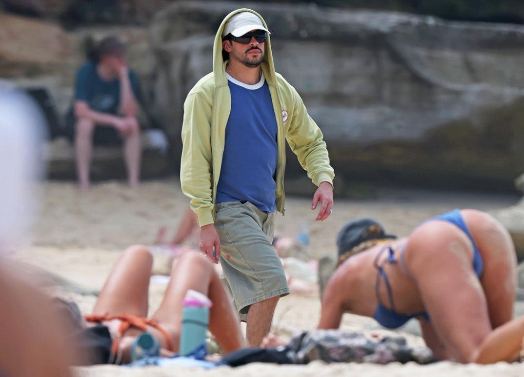 Bad Bunny Gabriela Berlingeri Australia Beach 9