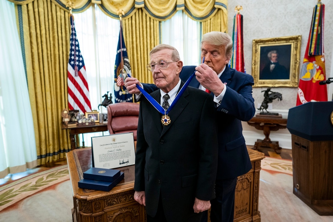 Lou Holtz Remembering 6