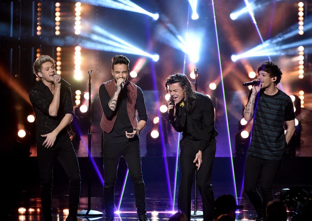 These lyrics will definitely take you back to One D's show-stopping performance: 