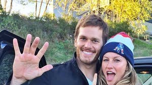 Tom Brady and Gisele -- TROLL CHICAGO BEARS ... After 51-Point Beatdown