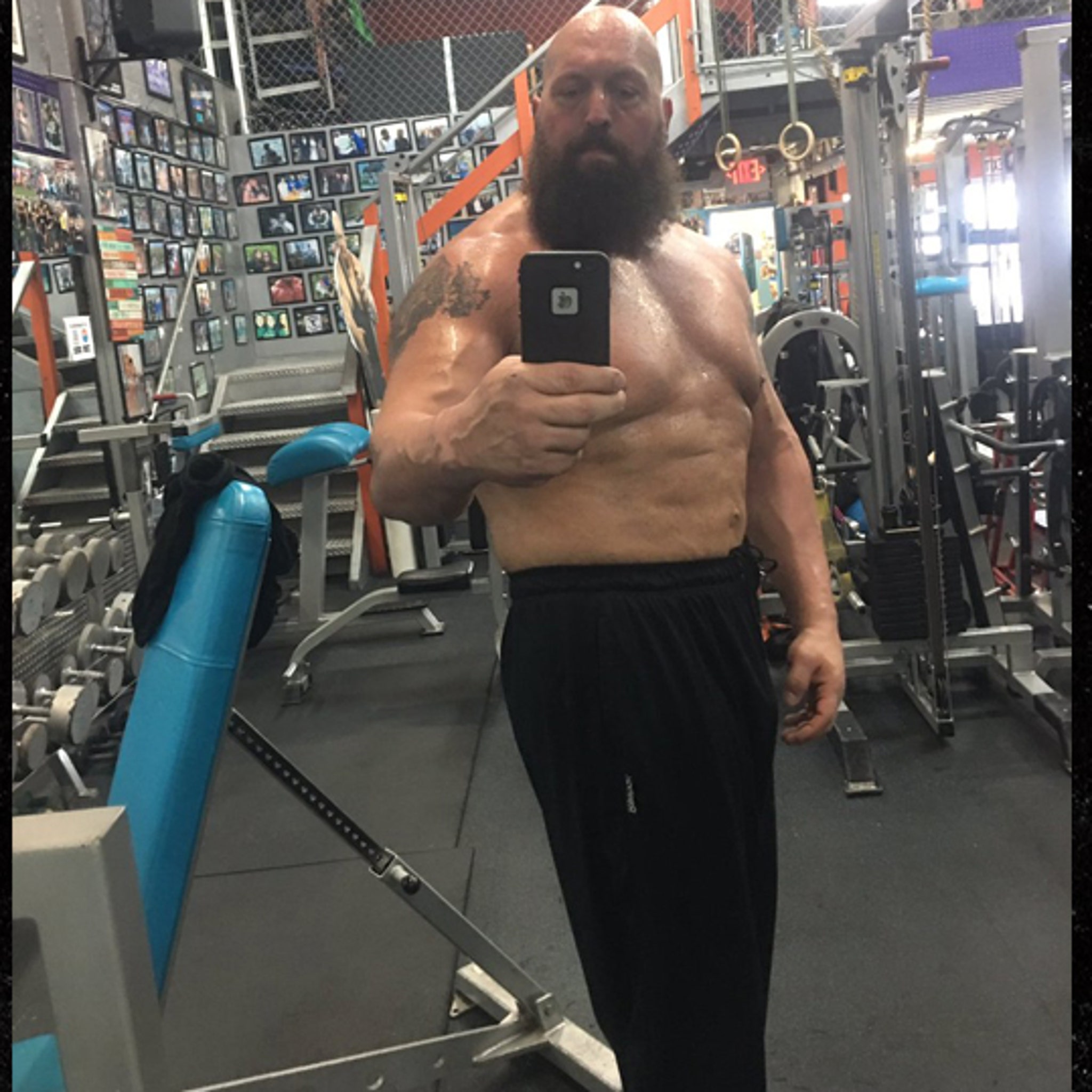 big ass gym shorts selfie free photo