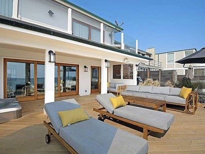 1129-Leonardo-DiCaprio-Malibu-House-photos-primary
