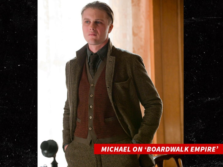 Michael pitt caminar imperio