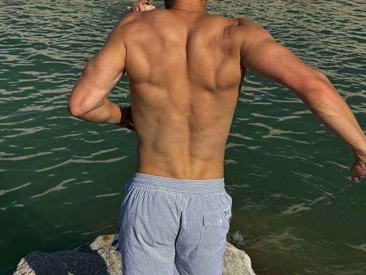 Baby Got Back ... Muscles -- Guess Who!