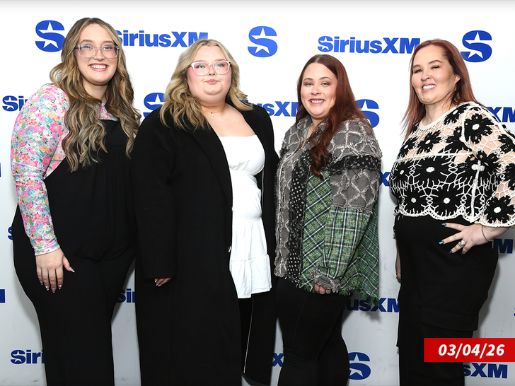 Lauryn Efird, Alana Thompson, Jessica Shannon June Shannon honey boo boo pumpkin mama getty