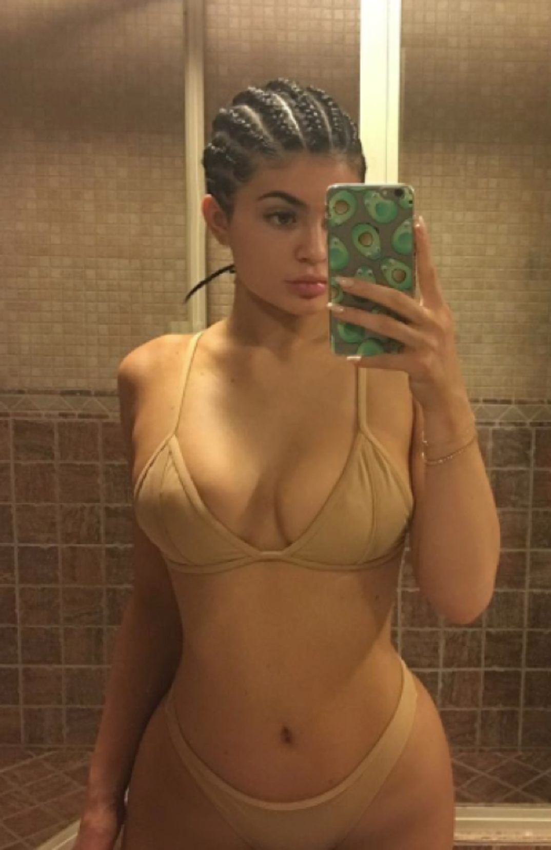 0804_Kylie_Jenner_Hot_Pics06