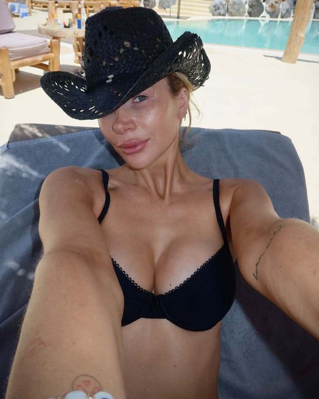 Olivia Attwood Hot Shots 2