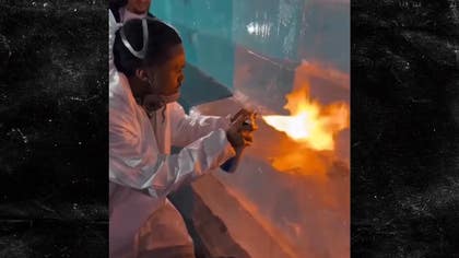 042126_drake_fans_blow_torch_2268162