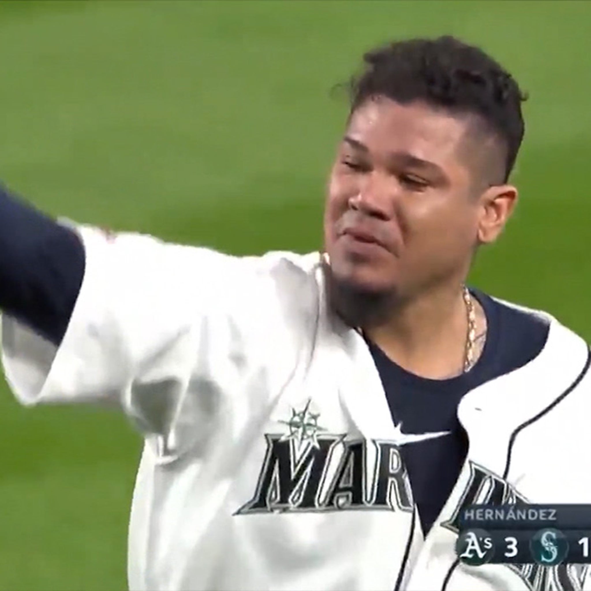 Mariners pitcher Felix Hernandez says pitching arm is sore, swollen after  being hit by line drive