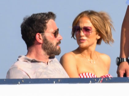 0728-jennifer-lopez-ben-affleck-amalfi-coast-yacht-together-photos-primary