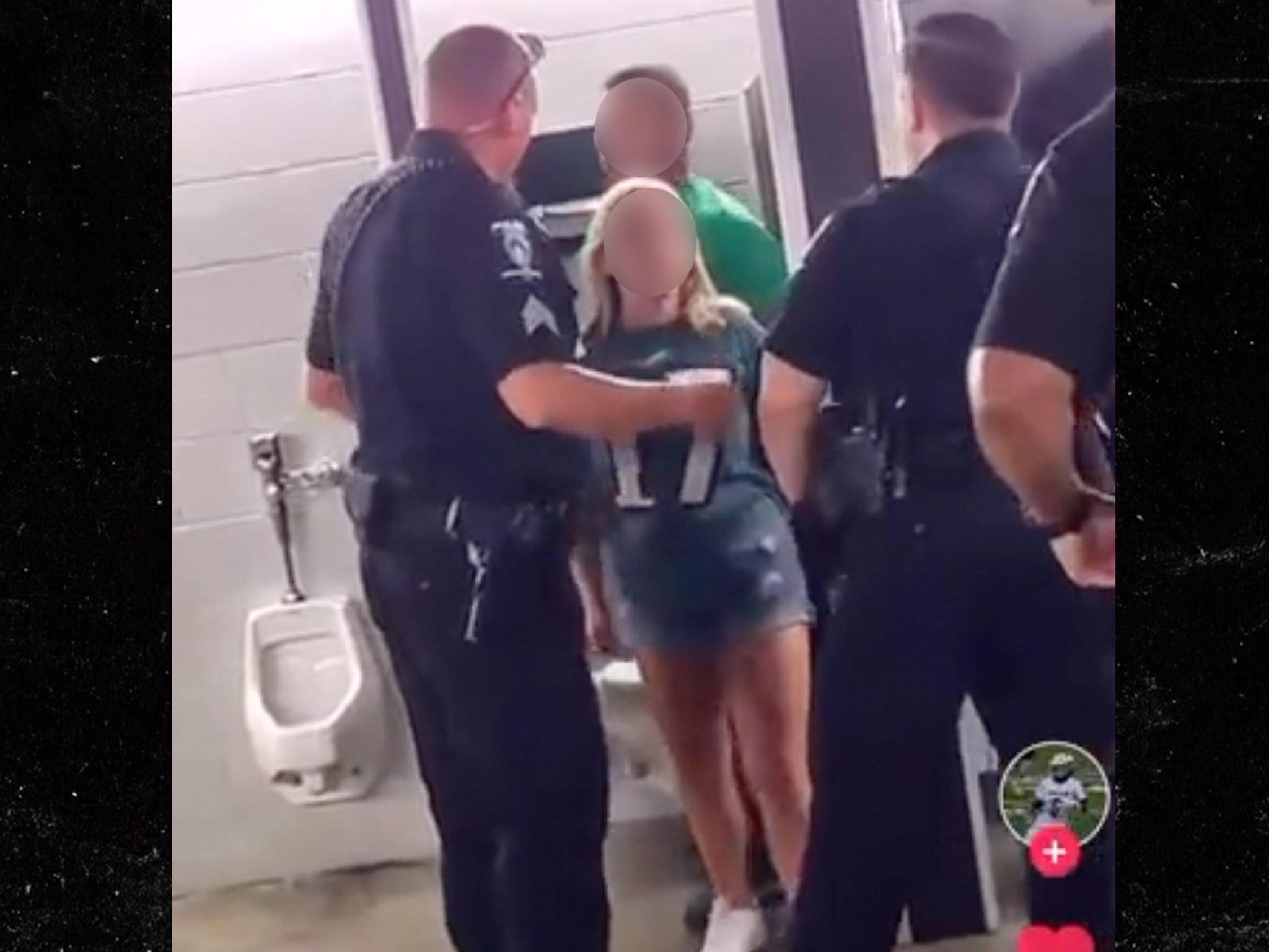 Eagles Fans Not Arrested For Alleged Bathroom Sex At NFL Stadium, Cops pic