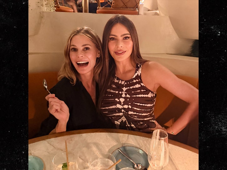 modern family reunion photos sofia vergara insta 4