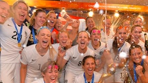 Team USA -- Poppin' Bottles Like Champs ... In Locker Room Turn Up