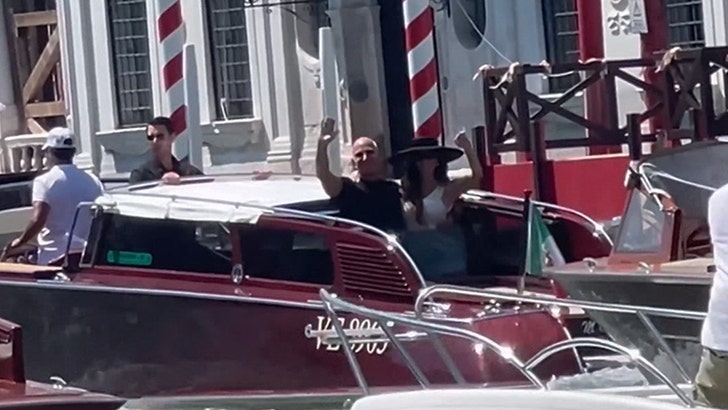 lauren-sanchez-jeff-bezos-depart-kal-06-29-2025