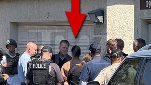 0716 'American-Idol'-Murder-Suspect-Surrounded-by-Cops-in-Photos-of-Arrest-SUB-2