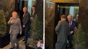 031026_bill_hillary_clinton_primary