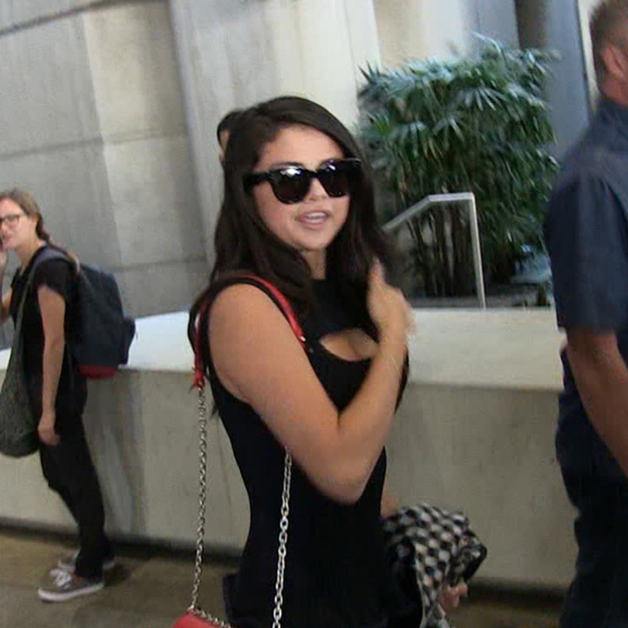 Selena Gomez carrying D&G Bag, UpscaleHype