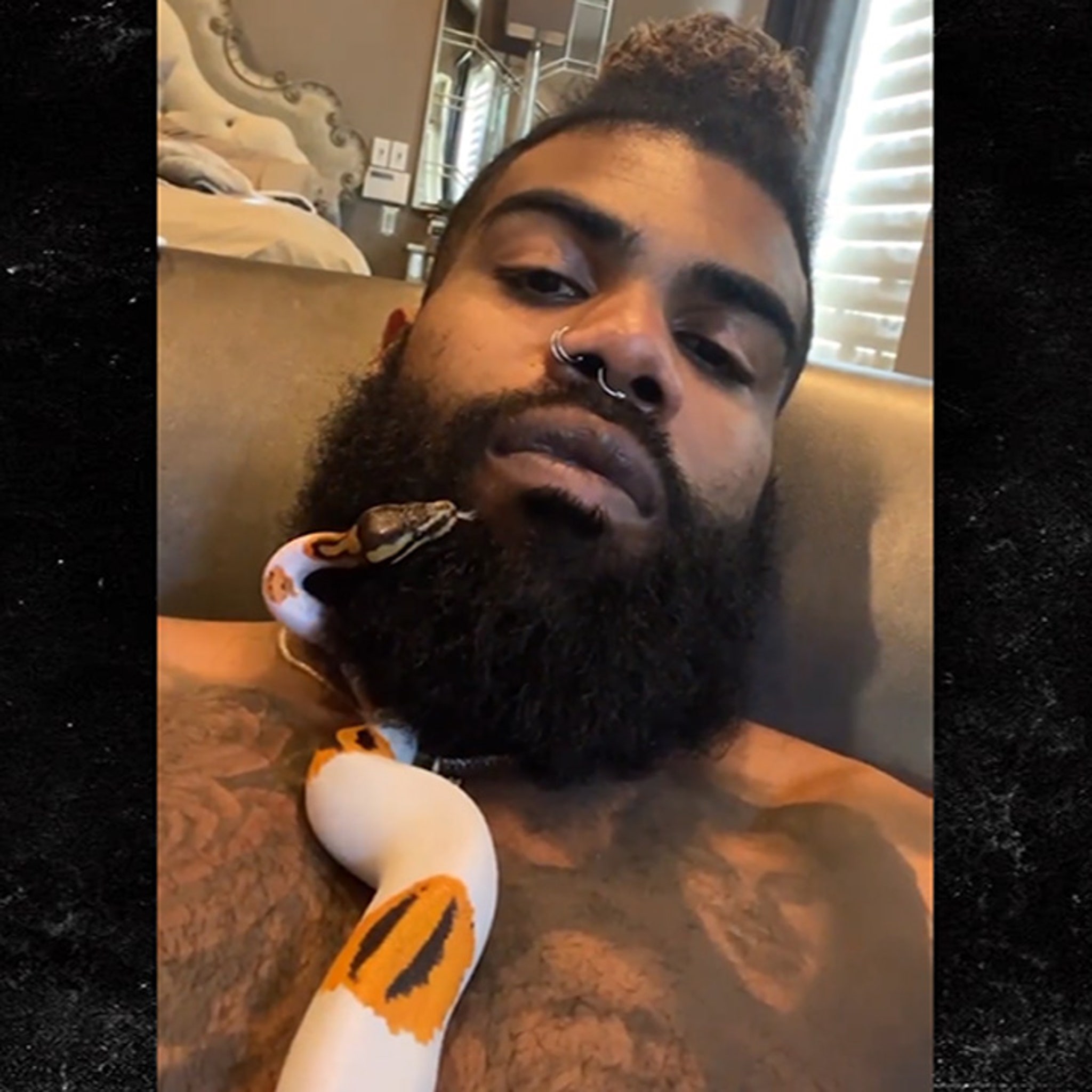 Ezekiel Elliott Lets Pet Snake Crawl All Over His Face In Hair-Raising Video