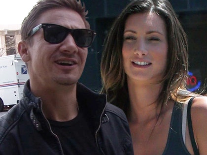 0906-Jeremy-Renner-sonni-pacheco-tmz-ffn