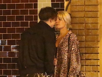 Halsey and Yungblud PDA kissing West hollywood photos-02
