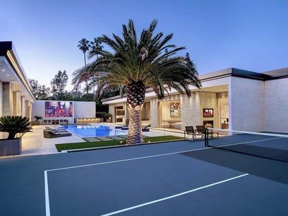 0427-kylie-jenner-buys-Holmby-Hills-Estate-primary-2