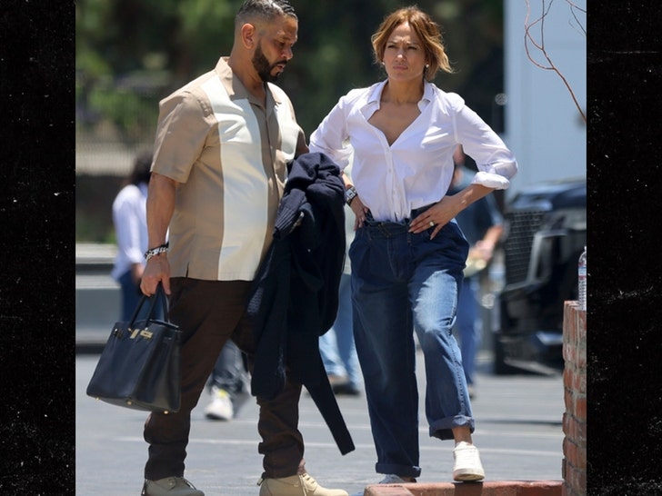 0607 ben and j lo on set with benny medina backgrid