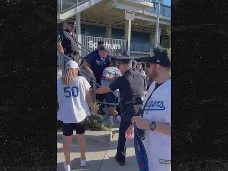 Dodgers: Clayton Kershaw jerseys run over by fans with cars
