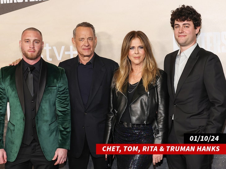 Chet Hanks, Tom Hanks, Rita Wilson y Truman Hanks asisten al estreno mundial de Apple TV+ "Maestros del aire