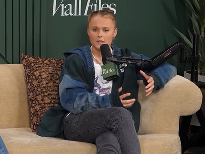 043025-jojo-siwa-primary