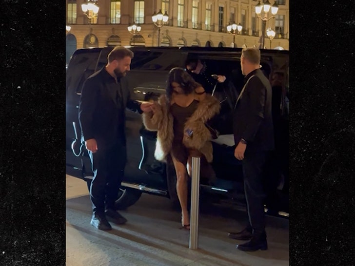 051425-kim-kardashian -den-Dine-up2