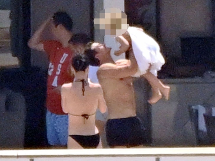 0707-Katy-Perry-Orlando-Bloom-Bezos-Yacht-SUB-3
