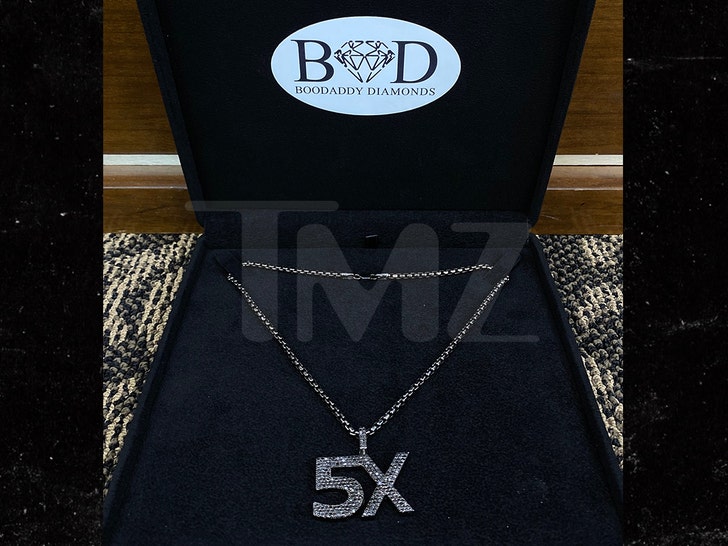 billie eilish necklace diamond