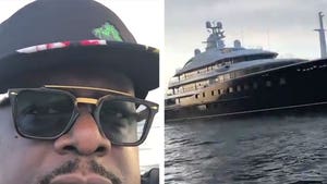 Cedric The Entertainer Awed by Size of Magic Johnson's Yacht