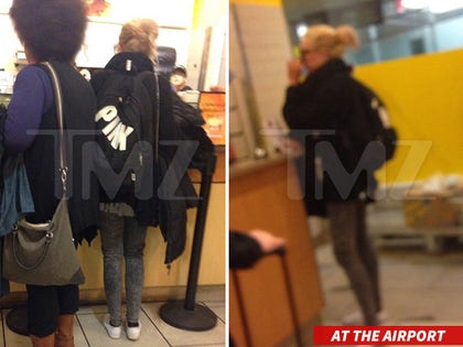 1010_amanda_bynes_airport_tmz_wm_SWIPE